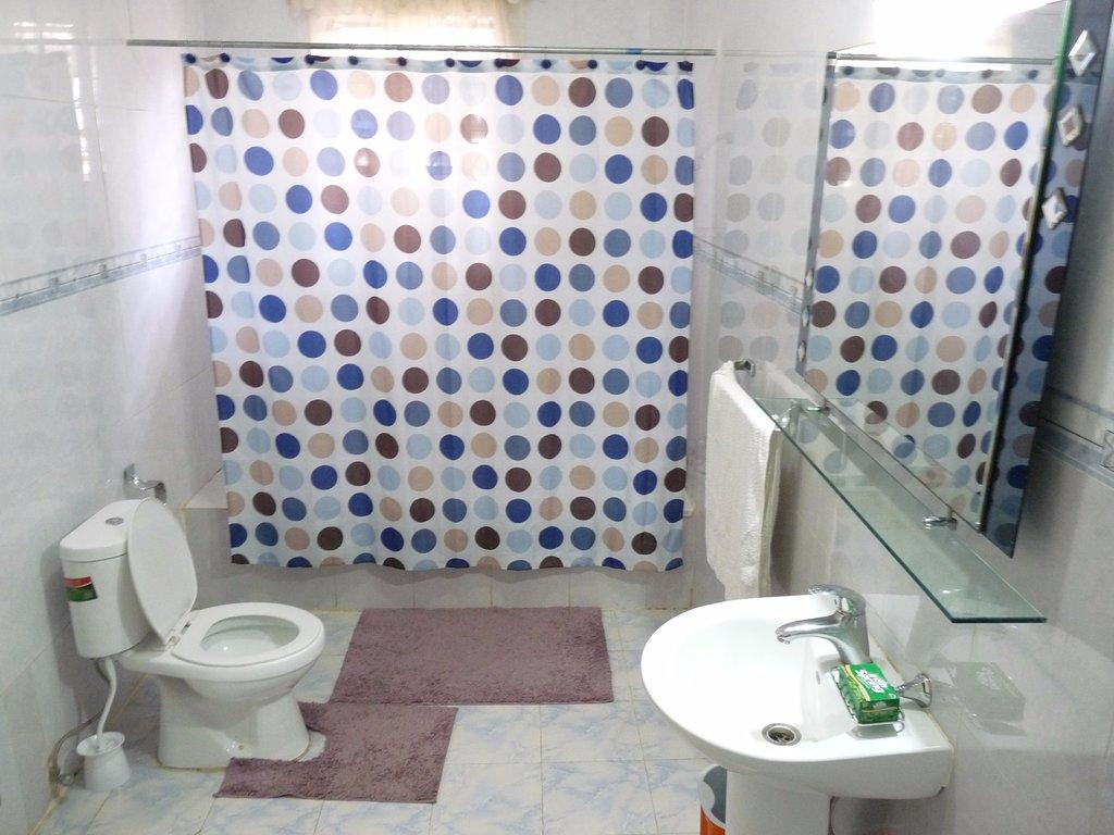 Maryland Guesthouse Monrovia Ngoại thất bức ảnh