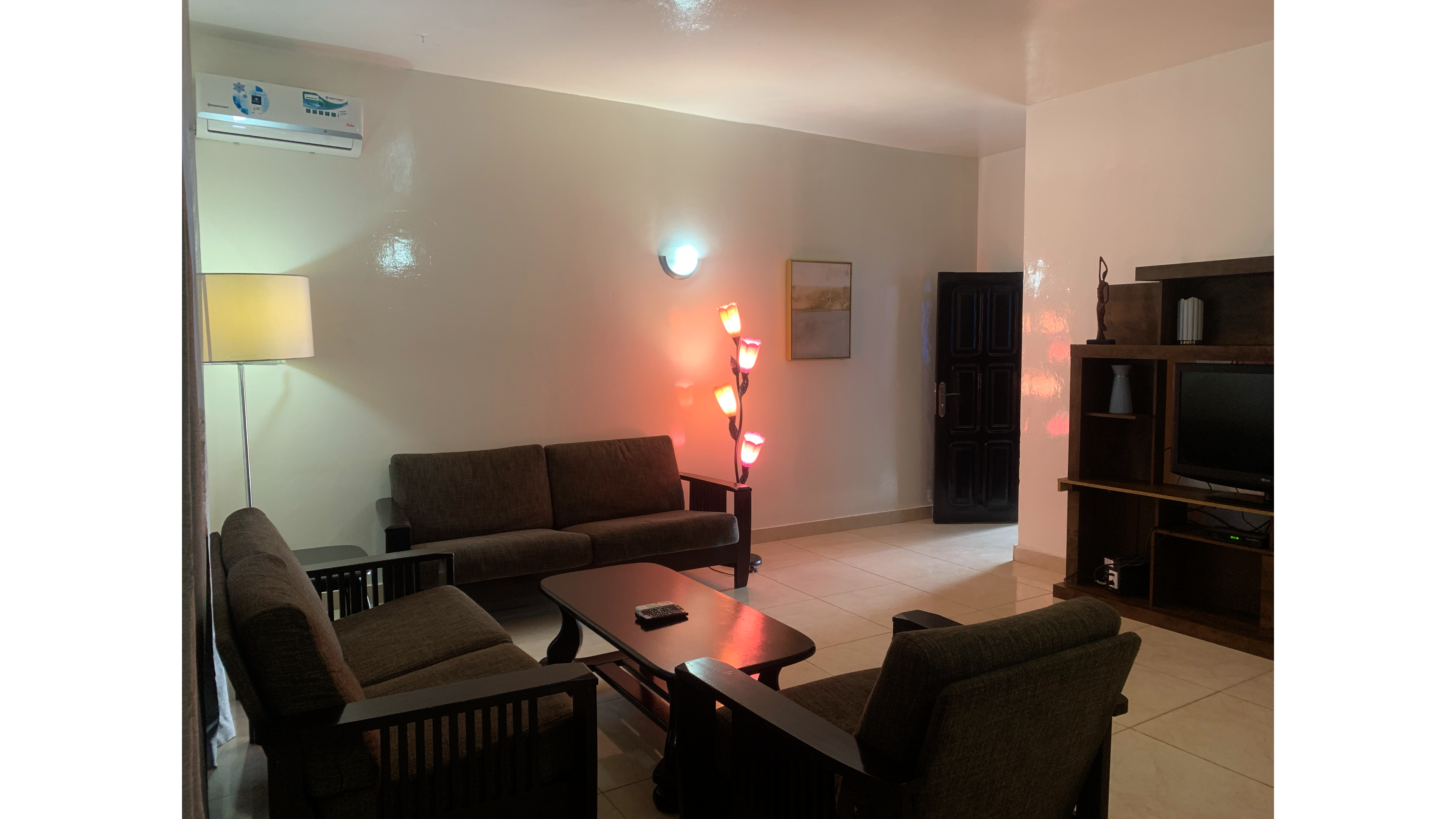 Maryland Guesthouse Monrovia Ngoại thất bức ảnh