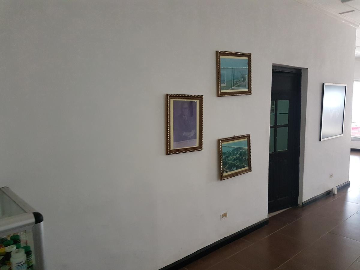 Maryland Guesthouse Monrovia Ngoại thất bức ảnh