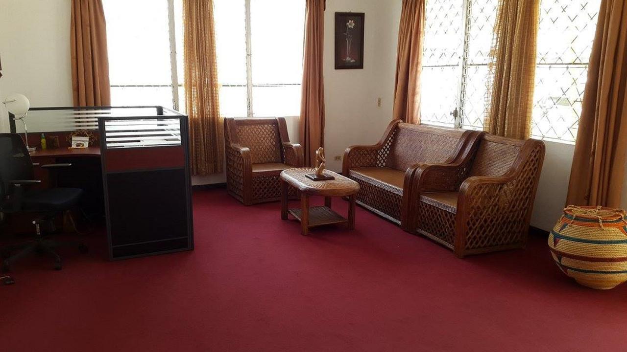 Maryland Guesthouse Monrovia Ngoại thất bức ảnh