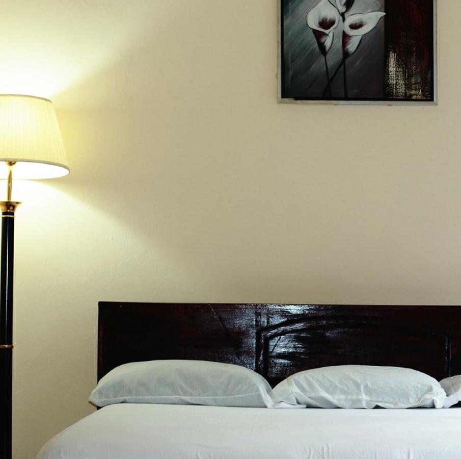 Maryland Guesthouse Monrovia Ngoại thất bức ảnh