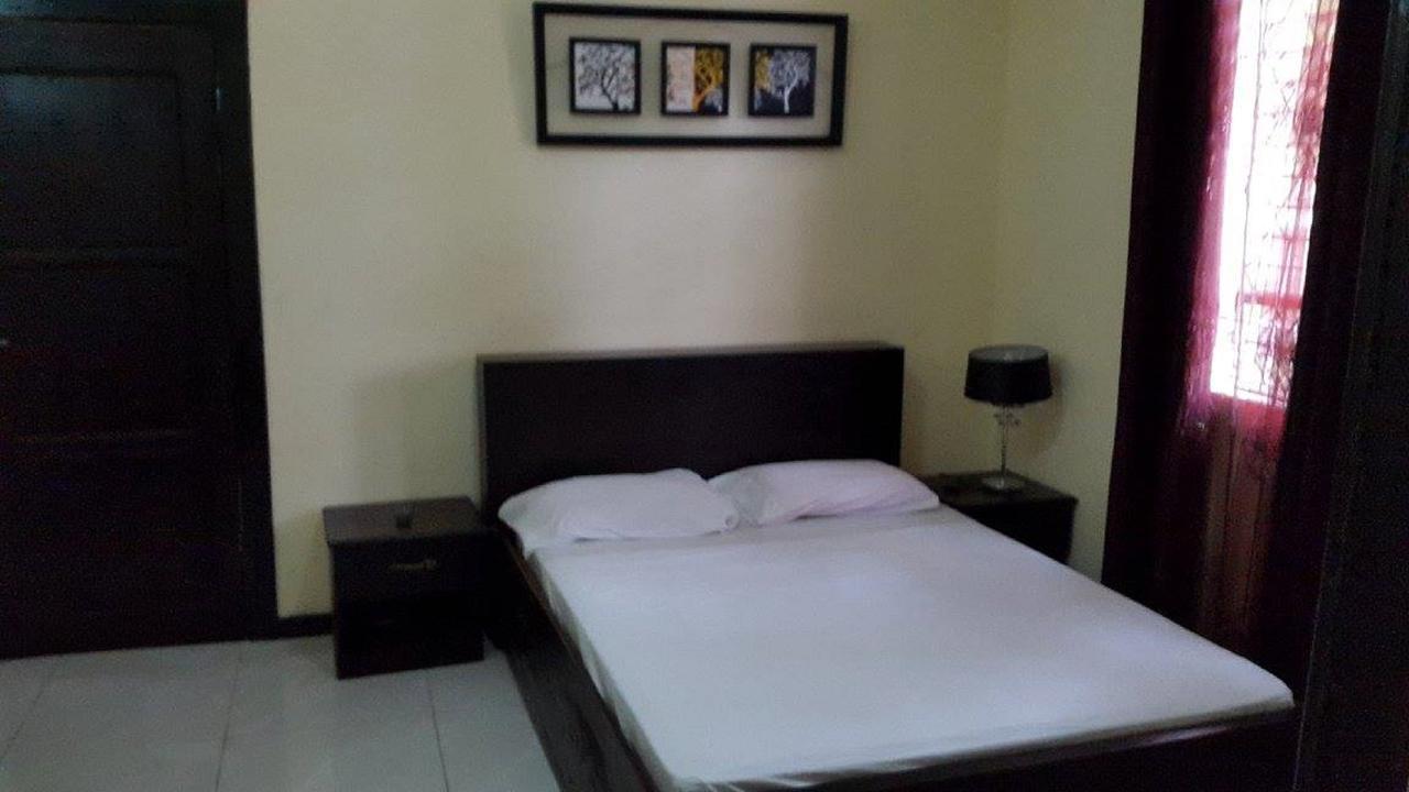 Maryland Guesthouse Monrovia Ngoại thất bức ảnh