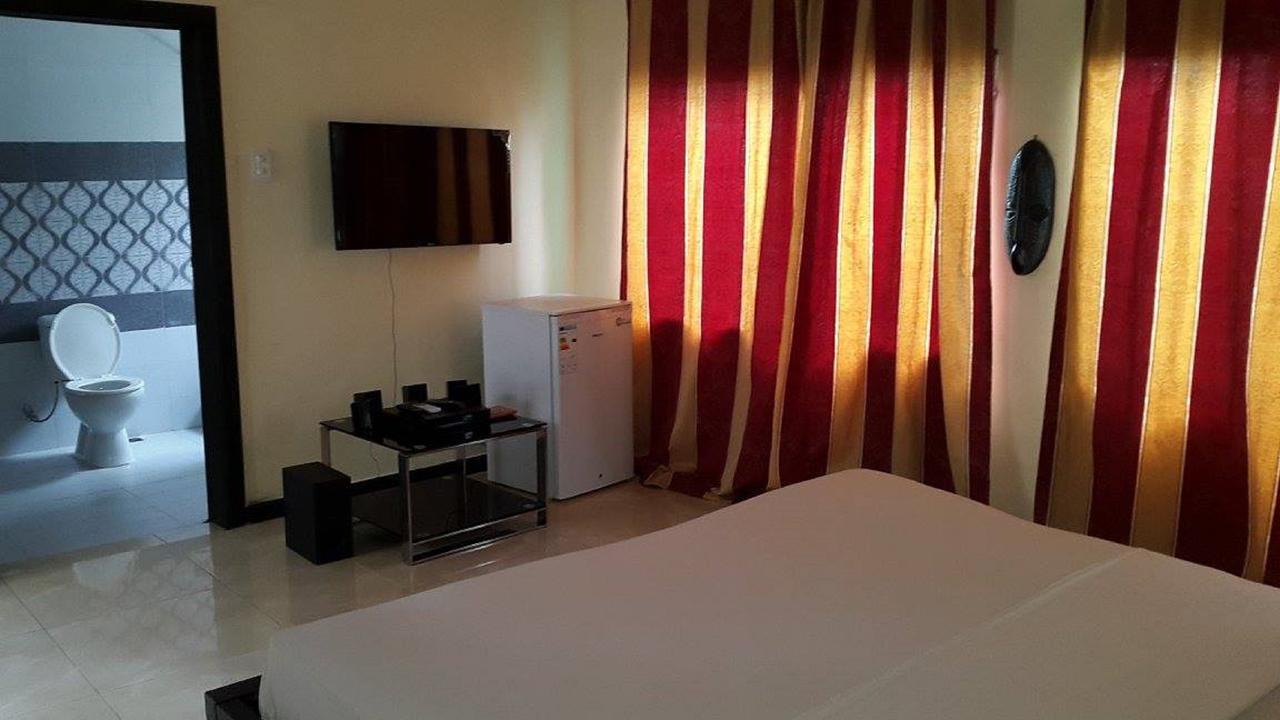 Maryland Guesthouse Monrovia Ngoại thất bức ảnh